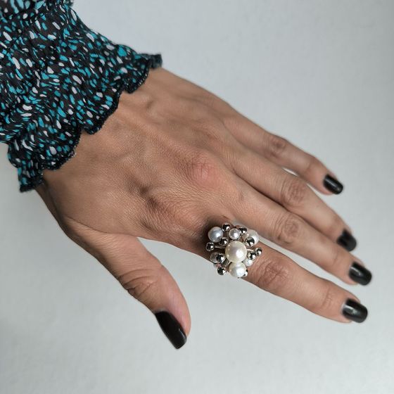 Silver ring with pearls