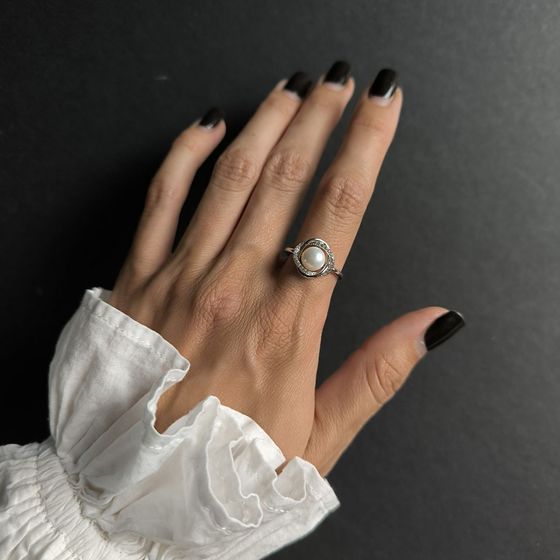 Silver ring with pearls