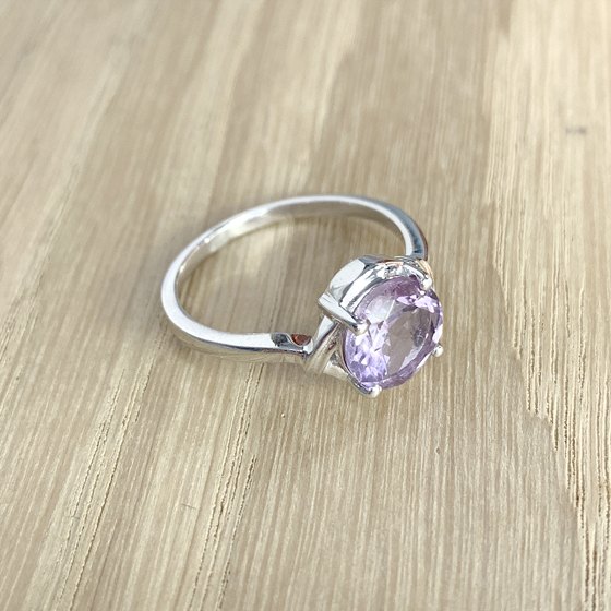 Silver ring with an amethyst