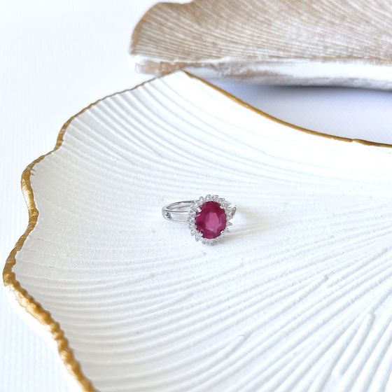 Срібна каблучка з рубіном, фіанітами