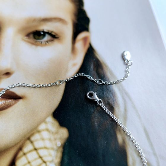 Silver necklace with phianites