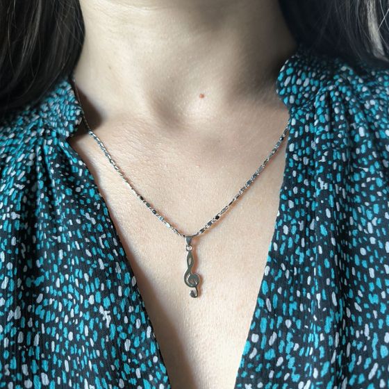 Срібна підвіска без каменів