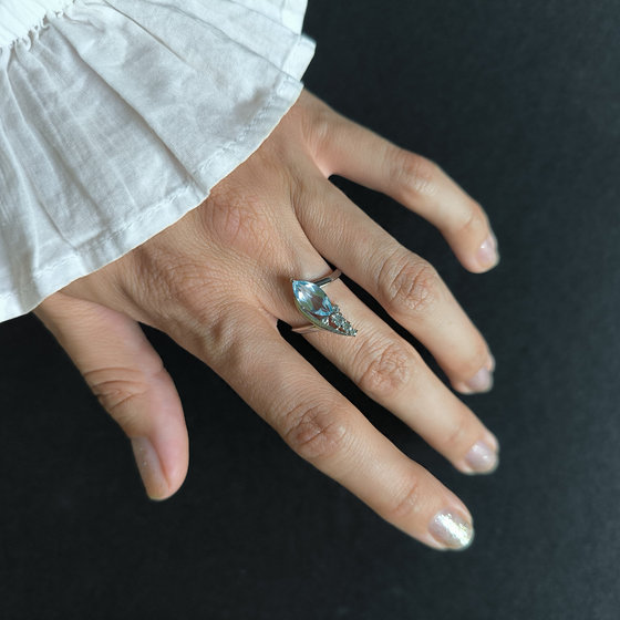 Серебряное кольцо с топазом 2.188ct