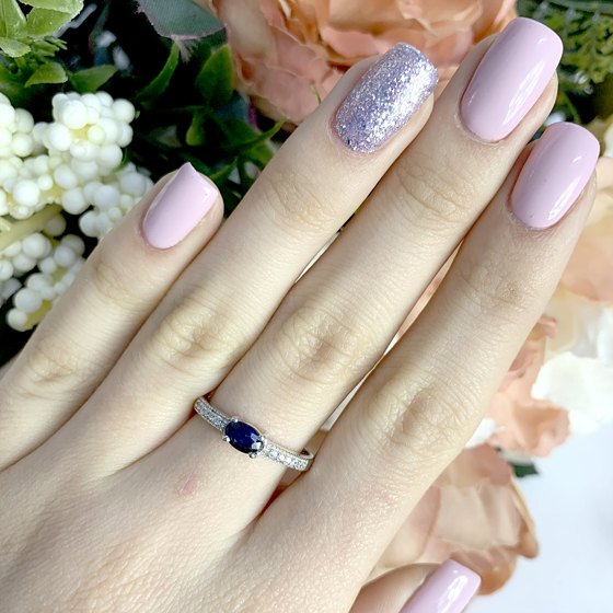 Silver ring with a 0.702-carat sapphire