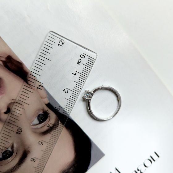 Срібна каблучка з фіанітами