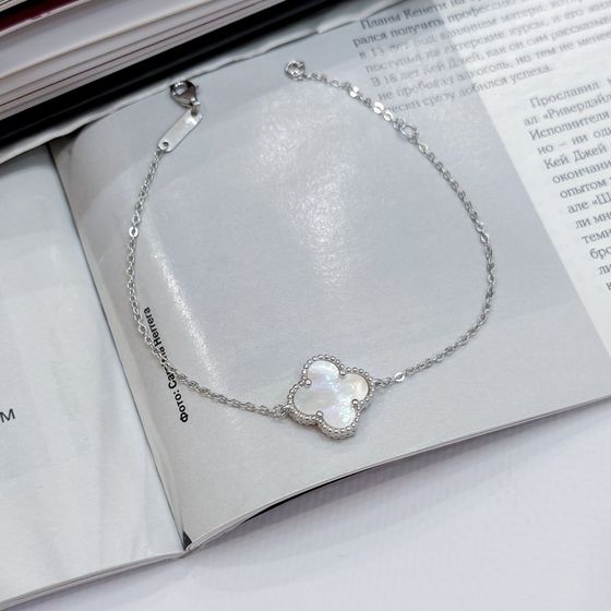 Silver bracelet with mother-of-pearl