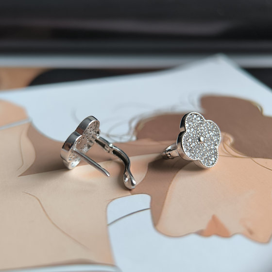 Срібні сережки з фіанітами 1.4ct