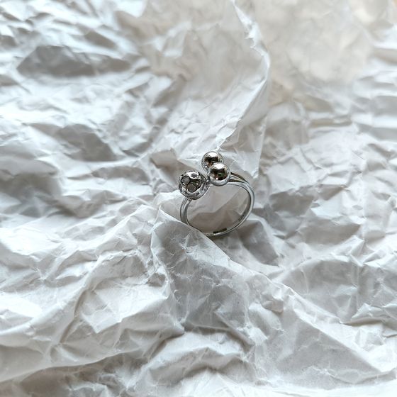 Срібна каблучка без каменів