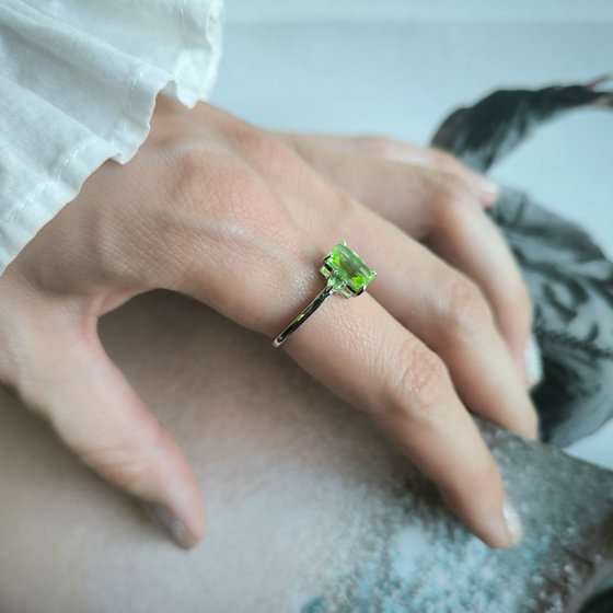 Серебряное кольцо с хризолітом 2.069ct