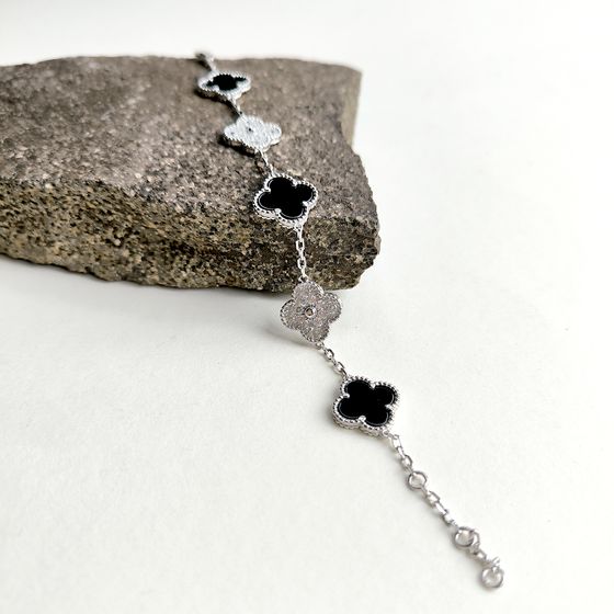 Silver bracelet with onyx