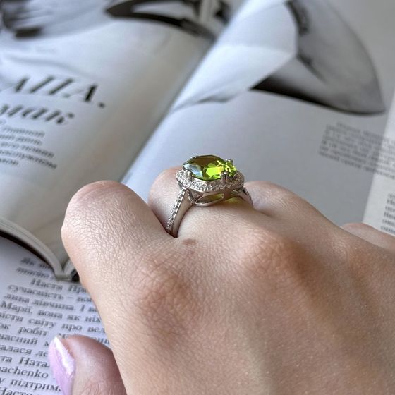 Серебряное кольцо с хризолітом 6.745ct