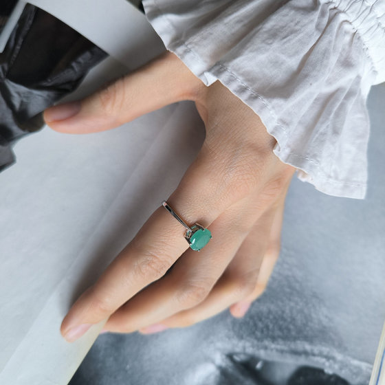 Серебряное кольцо с изумрудом 2.263ct