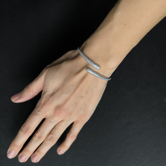 Silver bracelet with cubic zirconia