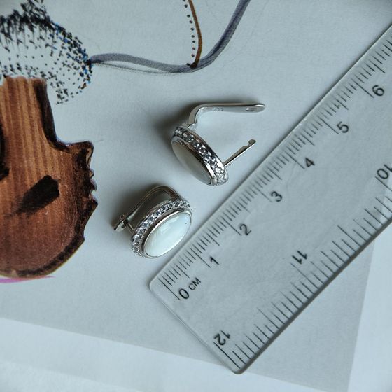 Срібні сережки з перламутром, фіанітами