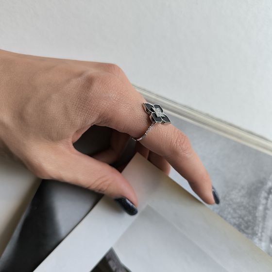 Silver ring with onyx, fianites