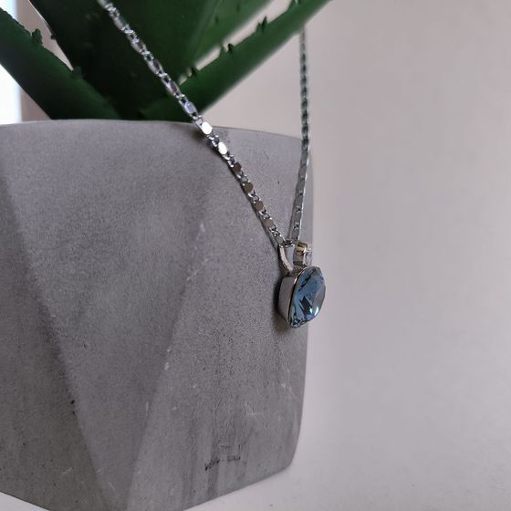 Silver pendant with phianites