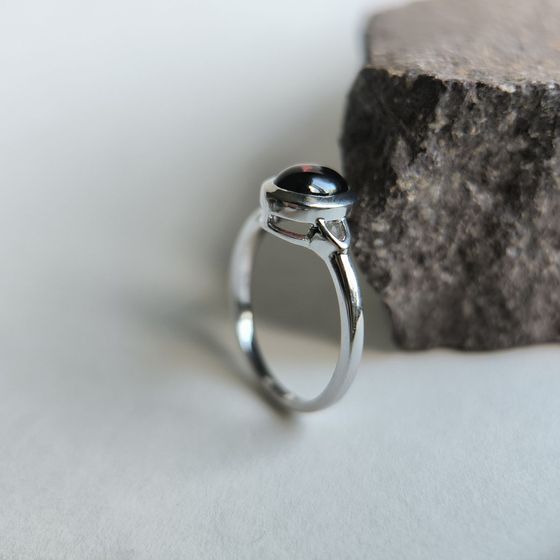Silver ring with garnet nano