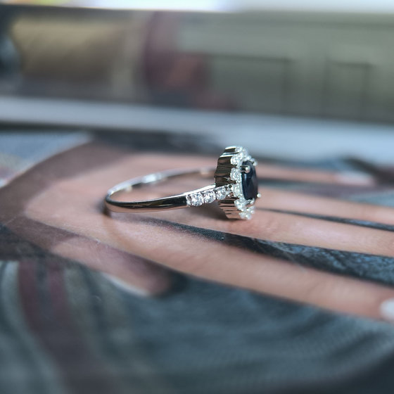 Серебряное кольцо с сапфиром 1.048ct