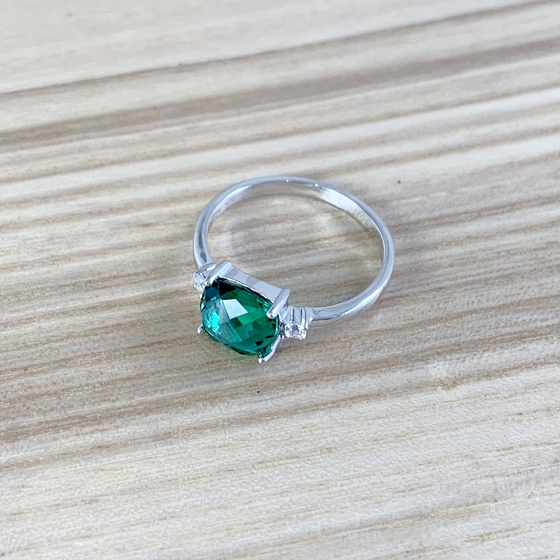 Срібна каблучка зі смарагдом nano 1,987 карата