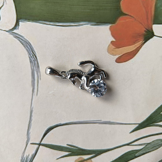 Срібна підвіска з фіанітами