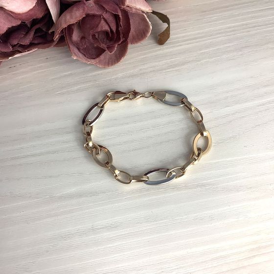 Gold bracelet without stones