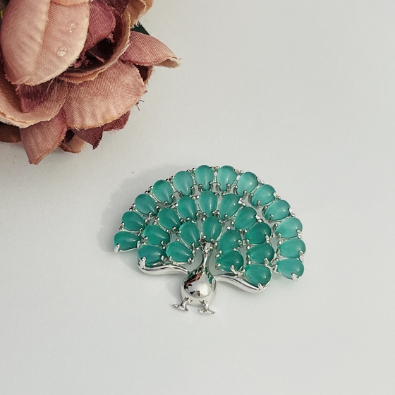 Срібна брошка з котячим оком