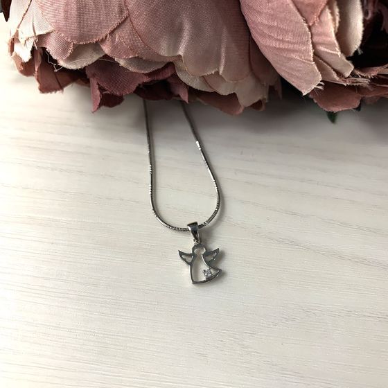 Silver pendant with 0.062-carat cubic zirconia