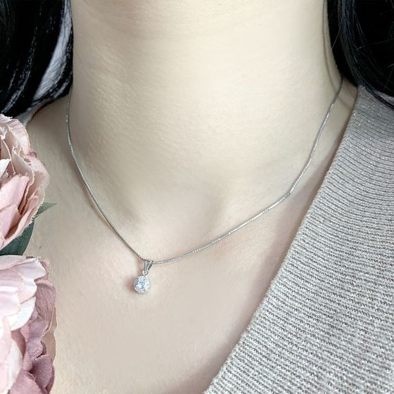 Silver pendant with phianites