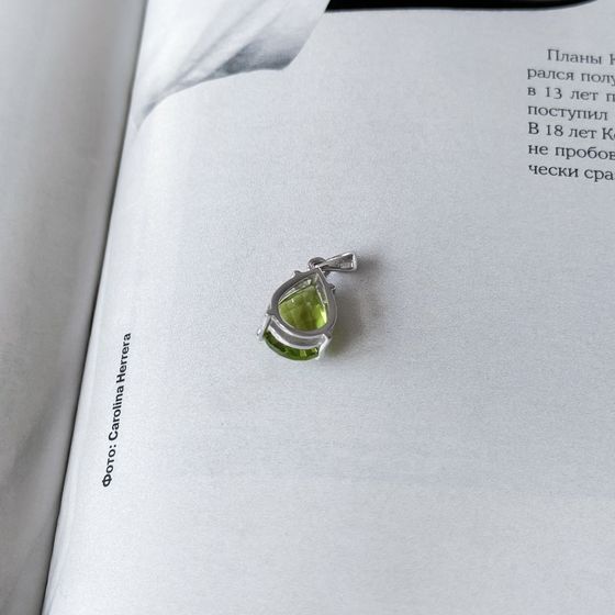 Серебряная подвеска с хризолітом 4.275ct
