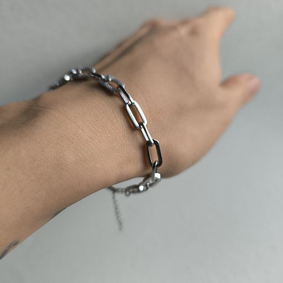 Silver bracelet with cubic zirconia