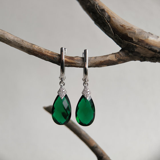 Срібні сережки зі смарагдом nano 8,965 карата