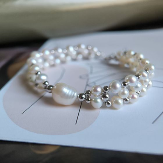 Silver bracelet with baroque pearls