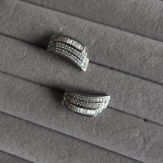 Silver earrings with cubic zirconia