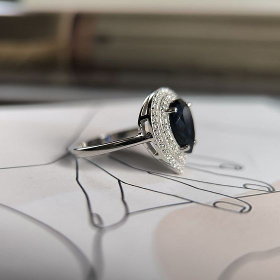 Серебряное кольцо с сапфиром nano 2.221ct, фианитами