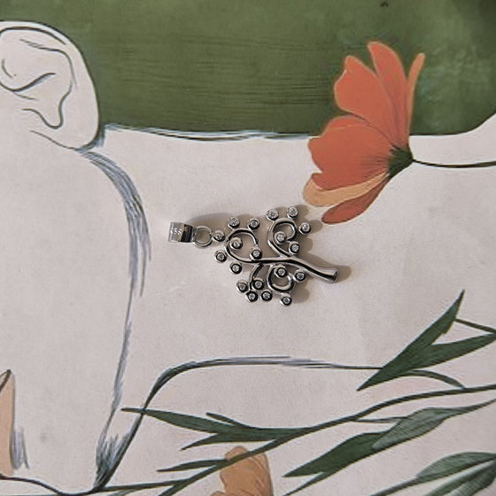 Silver pendant with cubic zirconia