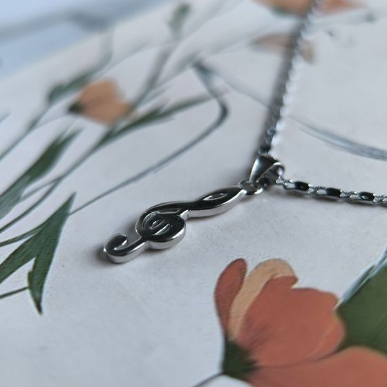 Срібна підвіска без каменів