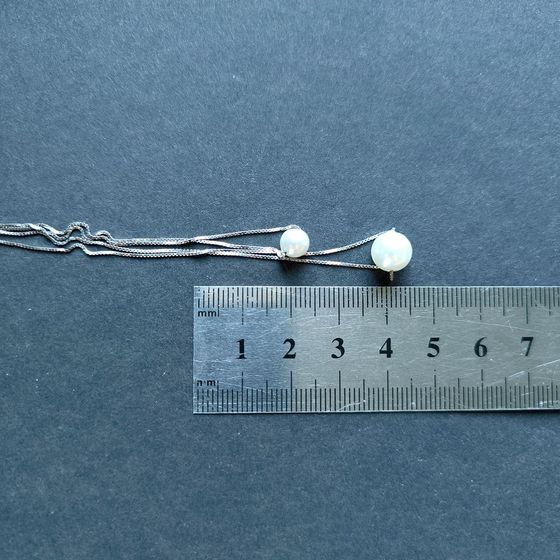 Silver necklace with pearls