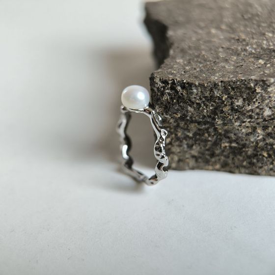 Silver ring with pearls