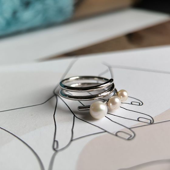 Silver ring with pearls