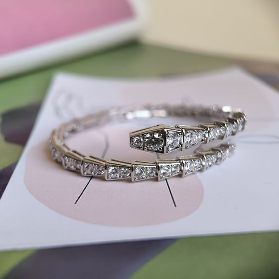 Silver bracelet with phianites
