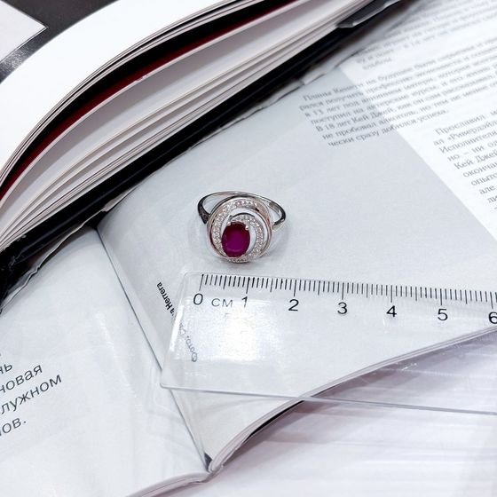 Срібна каблучка з рубіном 2.03ct, фіанітами