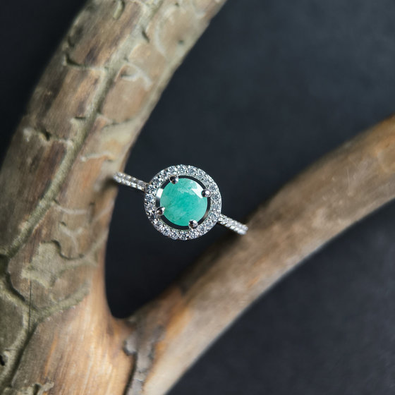 Silver ring with emerald 1.155ct