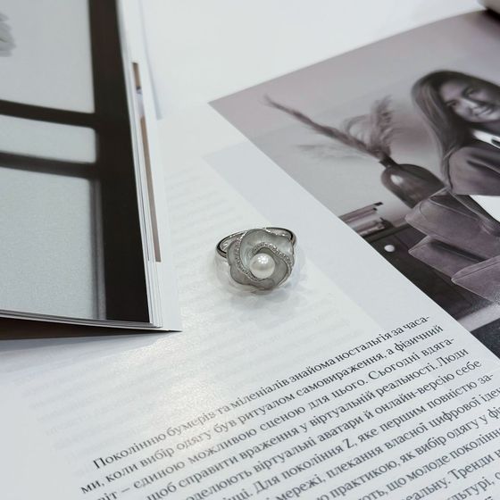 Silver ring with pearls, mother-of-pearl