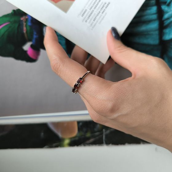 Срібна каблучка з гранатом