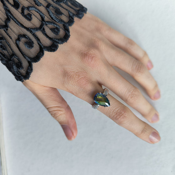 Срібне кільце з містичним топазом 3,492 карата