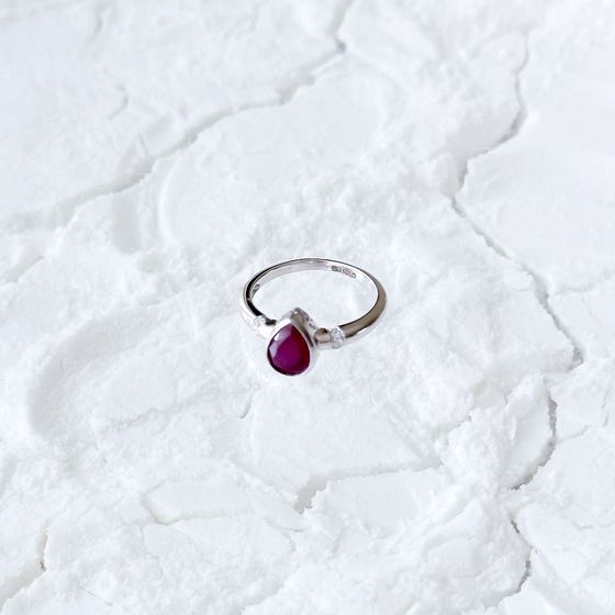 Срібна каблучка з рубіном 1.45ct, фіанітами