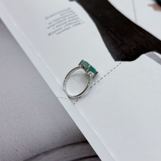 Серебряное кольцо с изумрудом 4.488ct