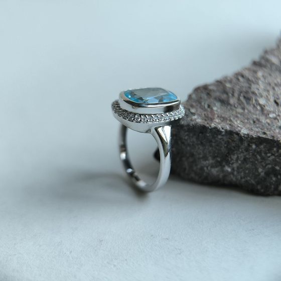 Срібна каблучка з топазом 4.81ct