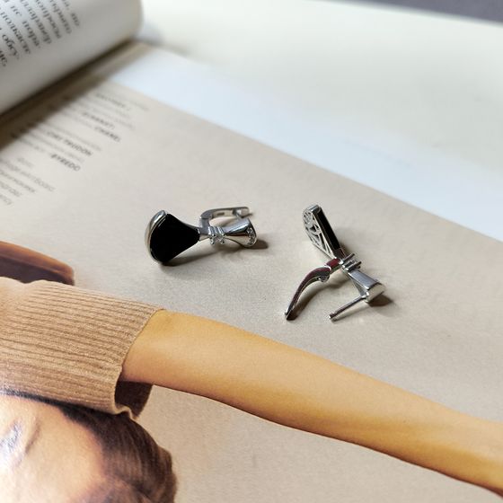 Silver earrings with onyx, fianites