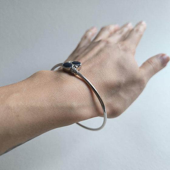 Срібний браслет з сапфіром 3.171ct, фіанітами